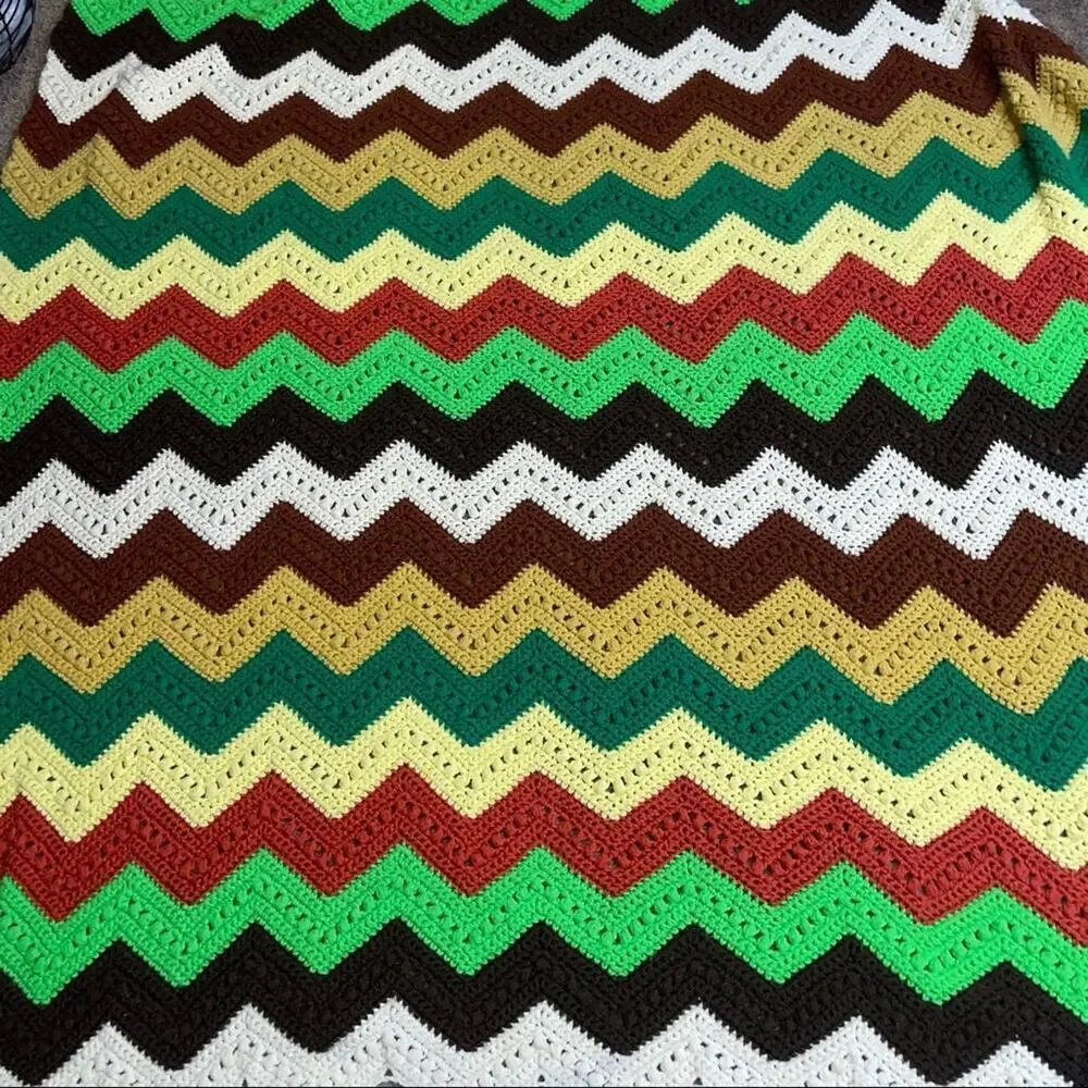 Vintage Hand Crafted Knitted Afghan Throw Granny Blanket Zig Zag Pattern